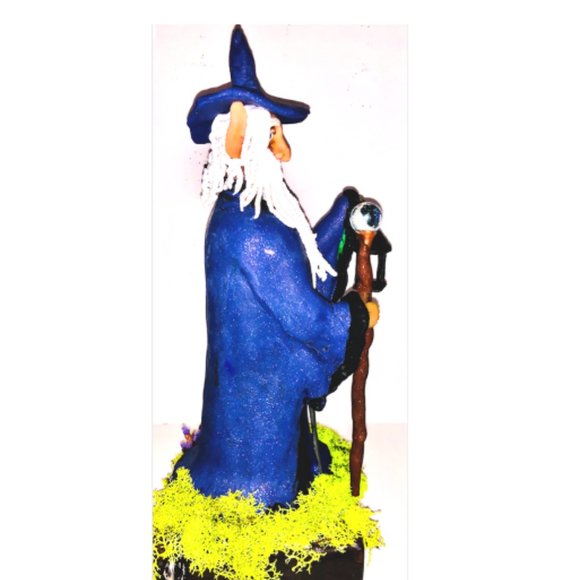 Light Up Elf Wizard with sword, lamp, hat, cape, walking stick with crystal ball - Picture 4 of 5